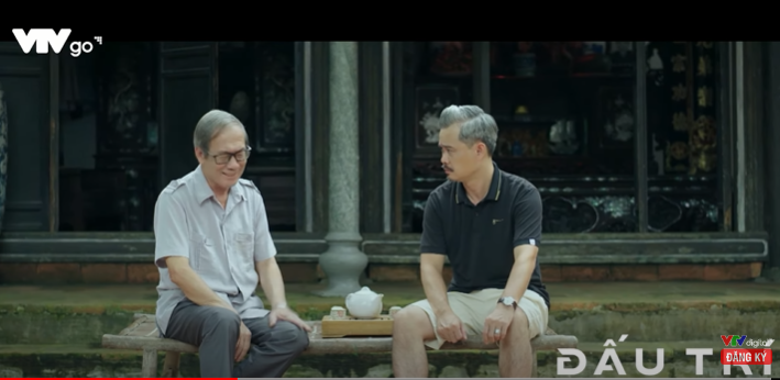 Hoàng Đức nói với bố về chuyện di dời trường học.