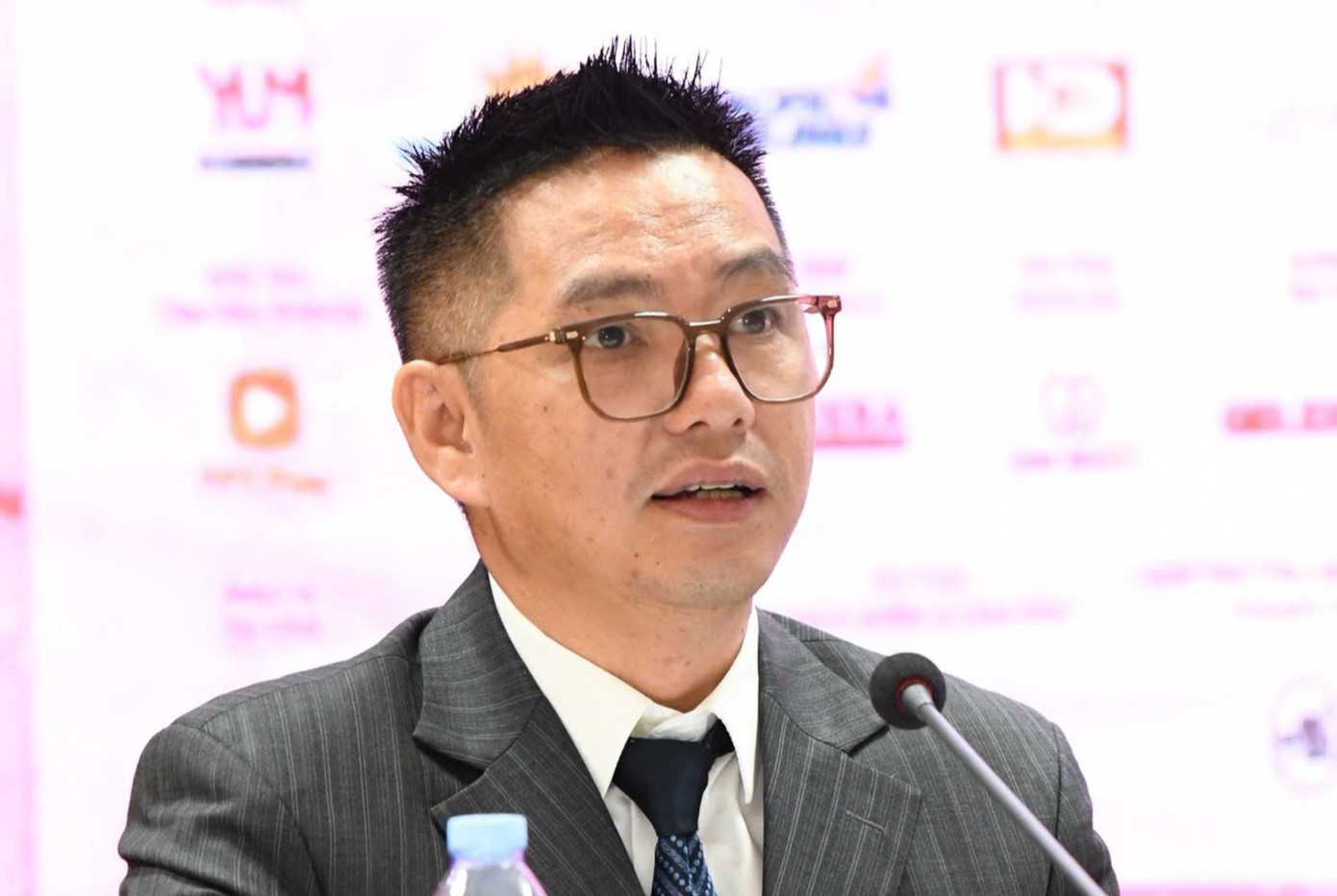 Ông Hoàng Thọ Ninh bày tỏ niềm vinh dự, tự hào khi đồng hành với báo Tiền Phong tổ chức cuộc thi Hoa hậu Việt Nam. Ông Hoàng Thọ Ninh bày tỏ niềm vinh dự, tự hào khi đồng hành với báo Tiền Phong tổ chức cuộc thi Hoa hậu Việt Nam.