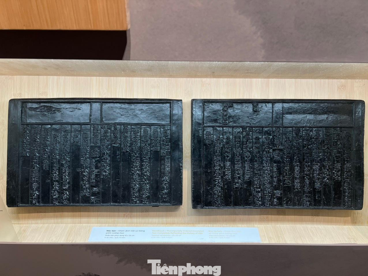 Phiên bản phục dựng của Mộc bản sách Khâm định Việt sử thông giám cương mục, có kích thước 40x25 cm. Ảnh: NGỌC ÁNH.