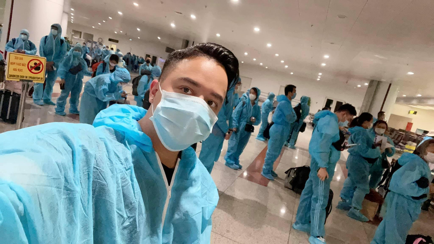 Cao Thái Sơn chia sẻ hình ảnh tại sân bay.