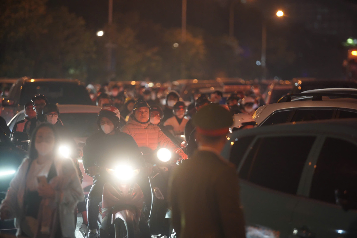 Biển người ở sân Mỹ Đình ảnh 16