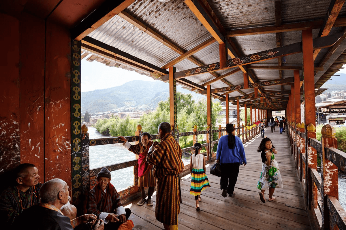 Ngày càng nhiều người trẻ rời khỏi Bhutan để du học. Ngày càng nhiều người trẻ rời khỏi Bhutan để du học.