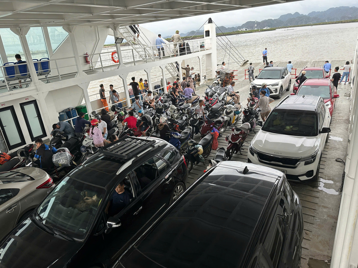 Tuyến phà nối đảo Cát Hải với đảo Cát Bà hoạt động trở lại từ 12h ngày 9/9.