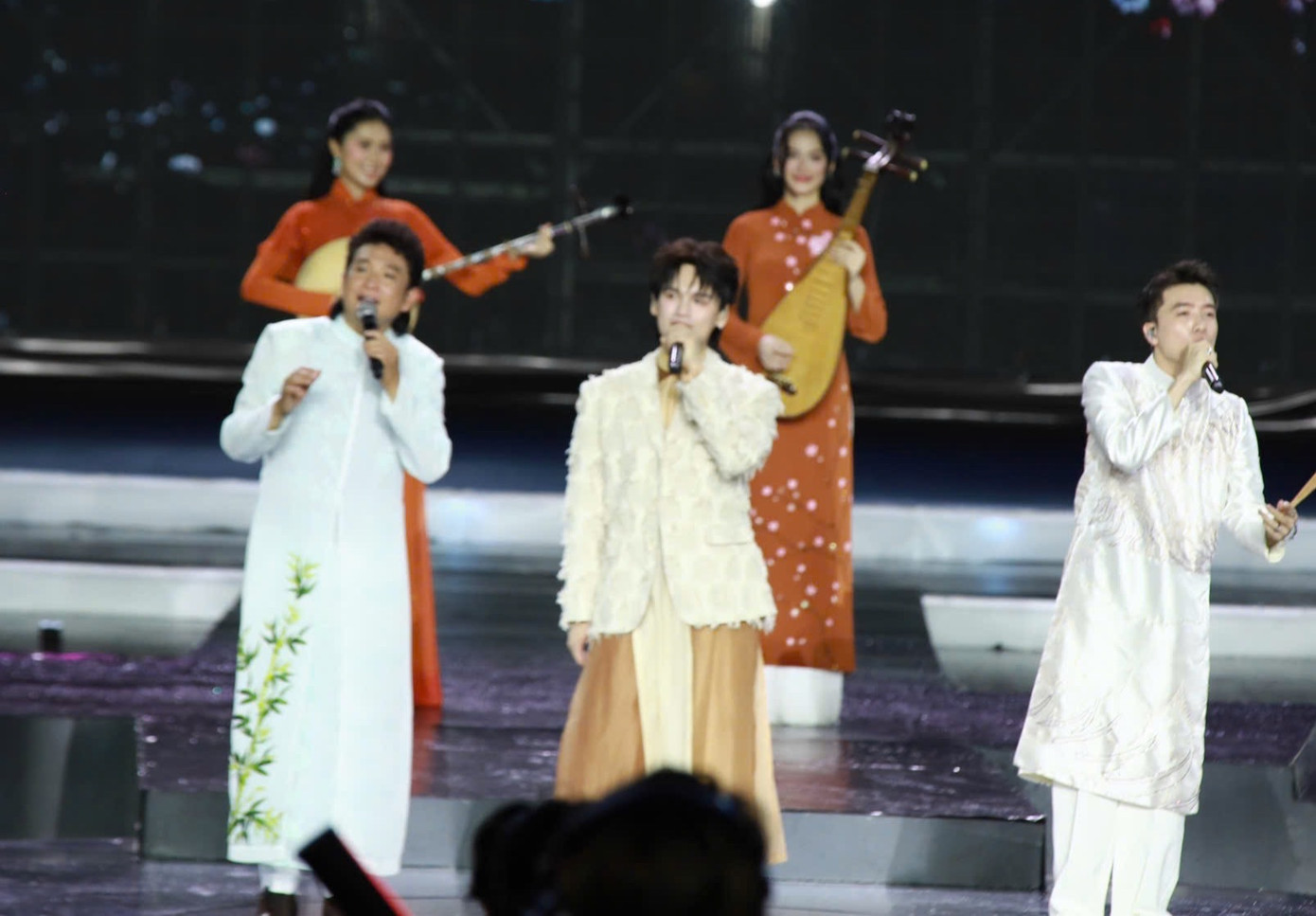 Đêm chung kết tôn vinh nhan sắc và quảng bá di sản văn hóa. Ảnh: Trọng Tài.