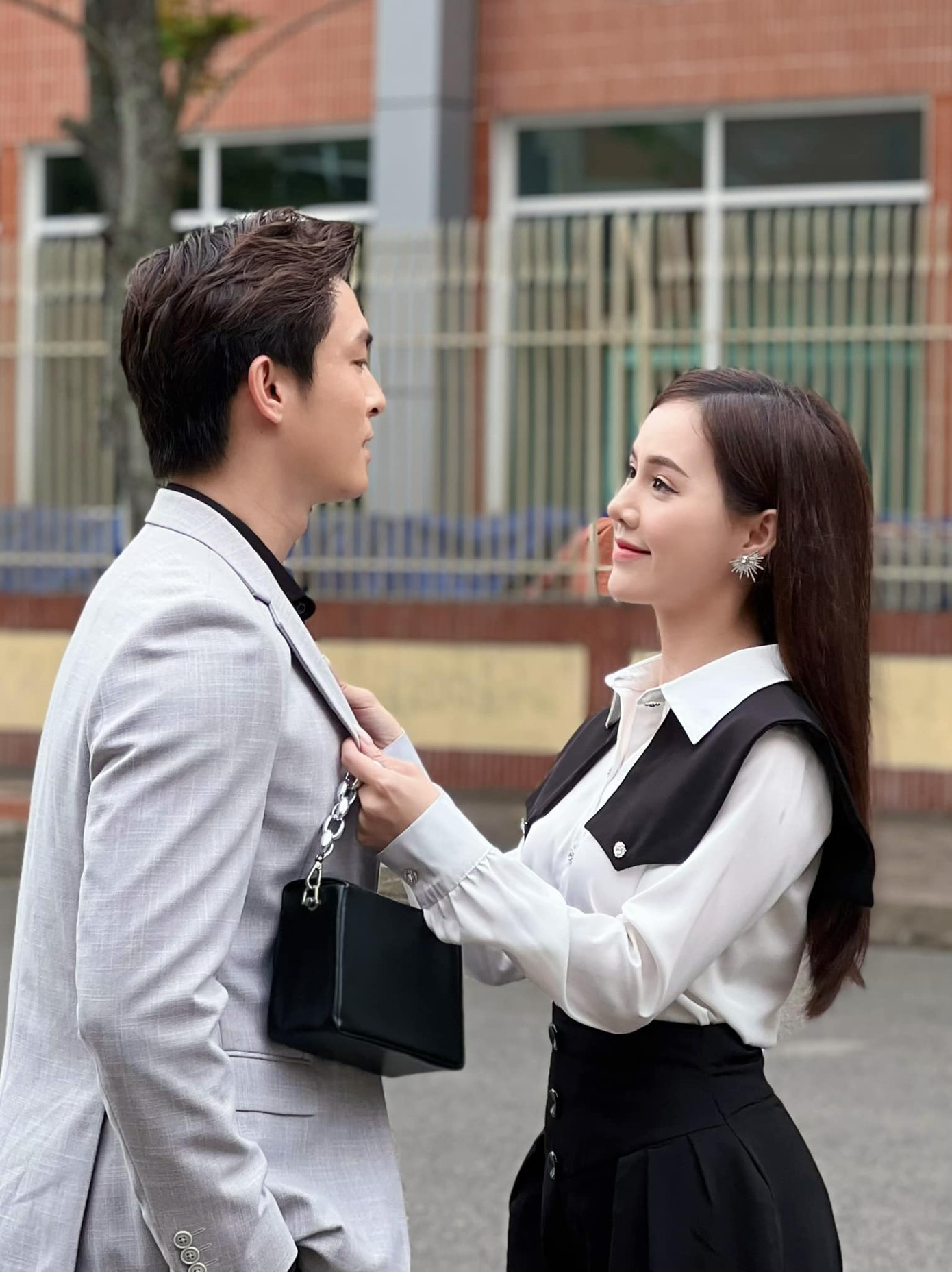 Mai Anh kiên trì theo đuổi Gia An (Lãnh Thanh) dù biết anh không có tình cảm với mình. Vì tình yêu dành cho Gia An, Mai Anh từ cô gái kiêu ngạo trở nên đáng thương, quỵ lụy. Mai Anh kiên trì theo đuổi Gia An (Lãnh Thanh) dù biết anh không có tình cảm với mình. Vì tình yêu dành cho Gia An, Mai Anh từ cô gái kiêu ngạo trở nên đáng thương, quỵ lụy.