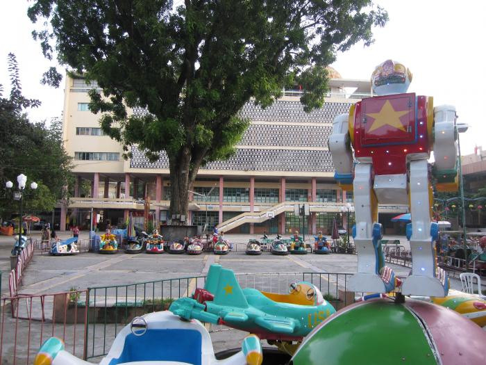 Cung Thiếu nhi Hà Nội (trên địa bàn quận Hoàn Kiếm) đã tồn tại hơn nửa thế kỷ. Cung Thiếu nhi Hà Nội (trên địa bàn quận Hoàn Kiếm) đã tồn tại hơn nửa thế kỷ.