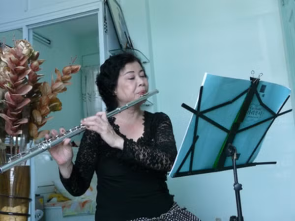 NSƯT Hồng Nhung qua đời ở tuổi 71, sau nhiều năm mắc bệnh tiểu đường, suy thận.
