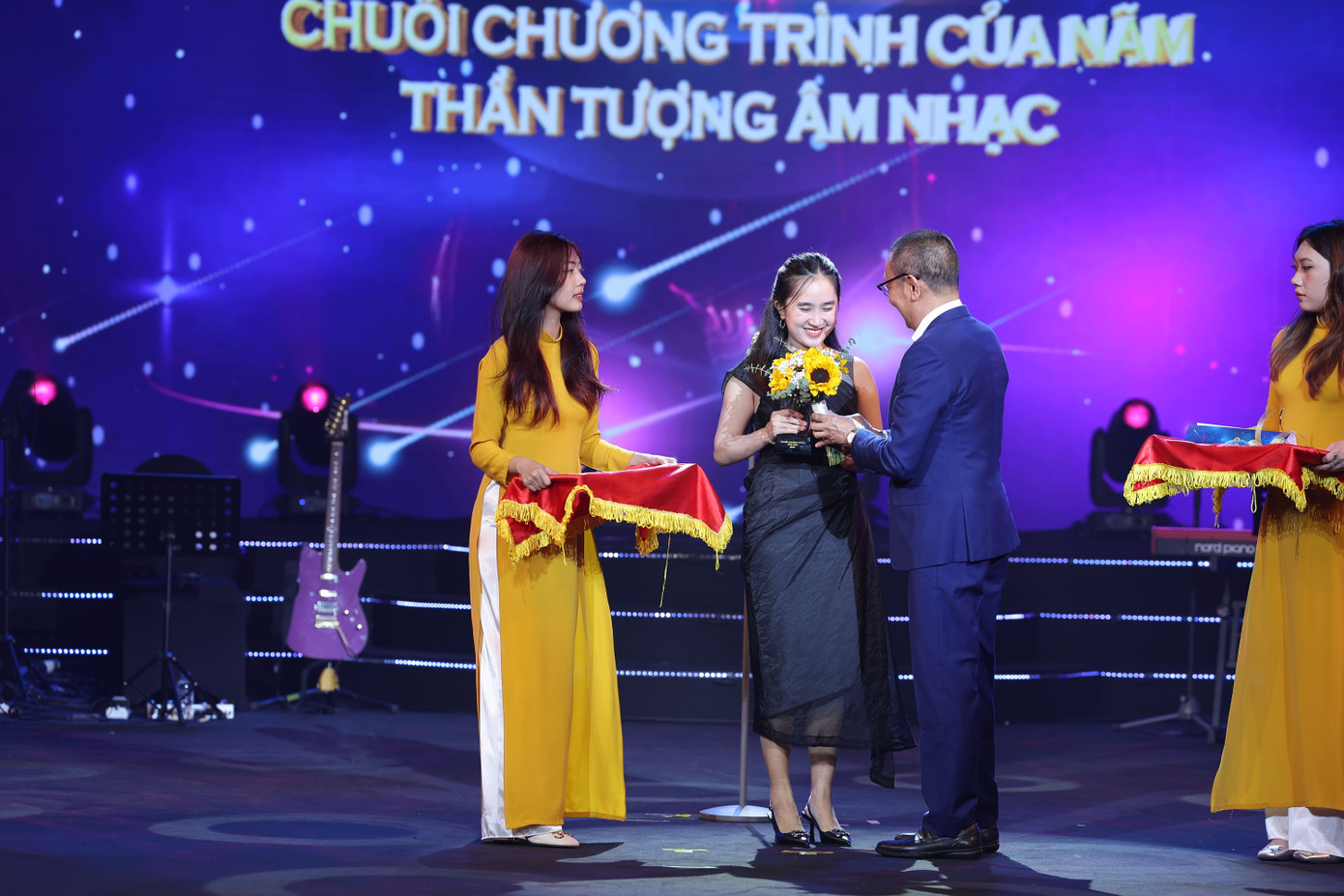 Ở hạng mục Chuỗi chương trình của năm, Thần tượng âm nhạc - Vietnam Idol 2023 được vinh danh. Những đề cử ở hạng mục này cho thấy 2023 là năm được mùa của âm nhạc.