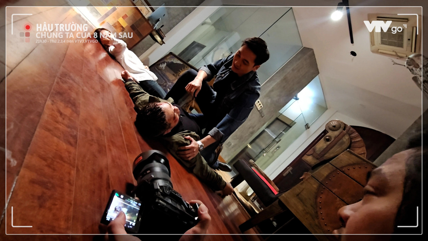 Mạnh Trường vất vả vì cảnh đánh nhau với Hồ Phong. Mạnh Trường vất vả vì cảnh đánh nhau với Hồ Phong.