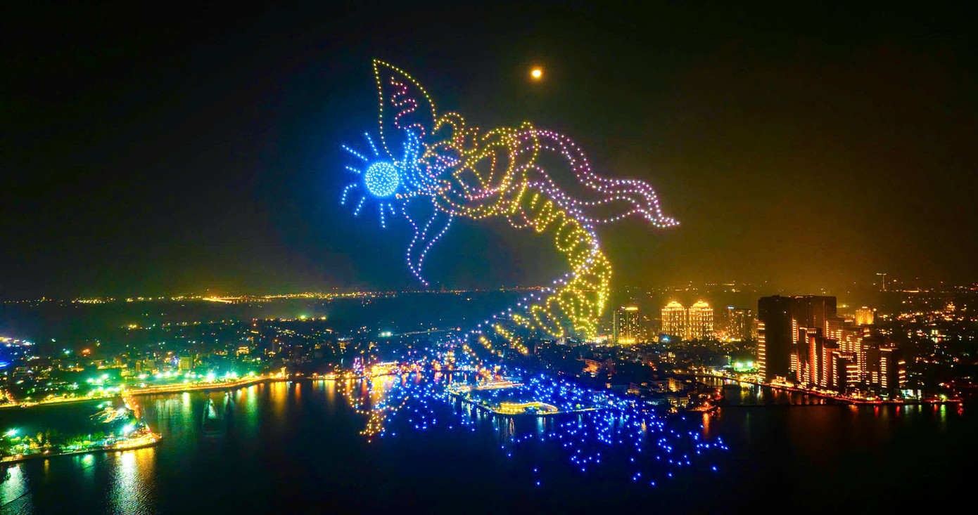 Riêng việc lập trình bay drone mất khoảng 5 ngày. Drone rồng thời Lý xuất hiện đầu tiên, kết hợp với công nghệ ánh sáng, laser hiện đại.