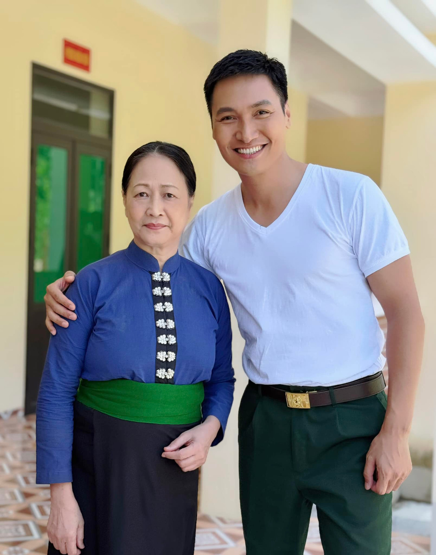 Ảnh hậu trường được Mạnh Trường chia sẻ.