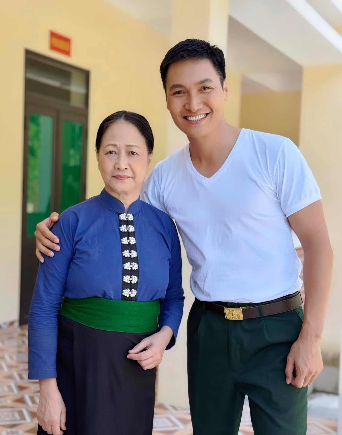 Ảnh hậu trường được Mạnh Trường chia sẻ.