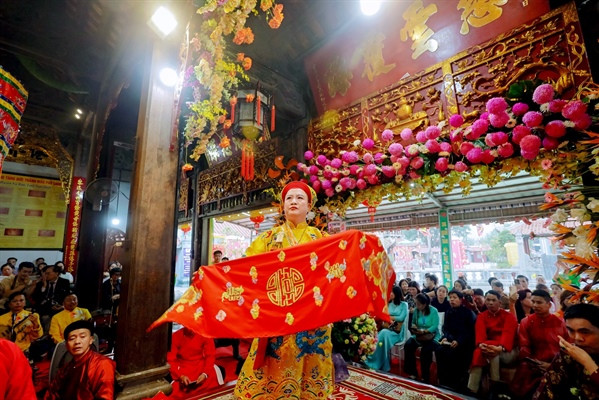 Thực hành Tín ngưỡng thờ Mẫu Tam phủ của người Việt là sự hỗn dung tôn giáo bản địa của người Việt và một số yếu tố của tôn giáo du nhập như Đạo giáo, Phật giáo.