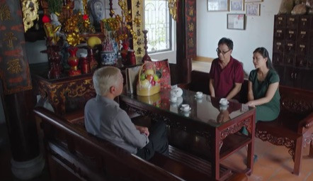 Ông Quảng thương con và tìm mọi cách để nối lại tình thân.