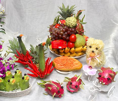 Mâm cỗ Trung thu thường có nhiều loại quả, được tạo hình bắt mắt. Mâm cỗ Trung thu thường có nhiều loại quả, được tạo hình bắt mắt.