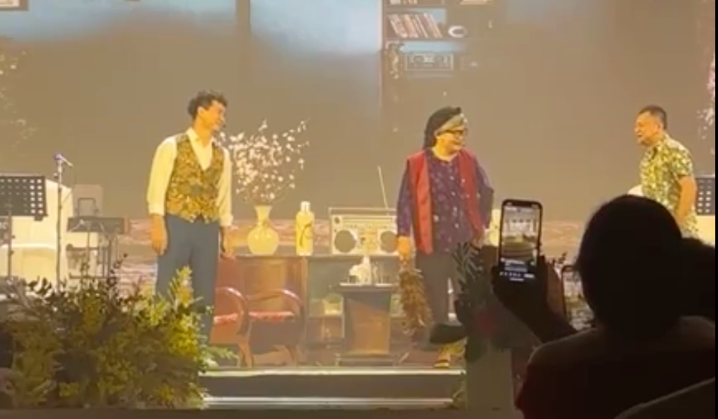 Anh Thơ trổ tài diễn kịch cùng NSND Xuân Bắc, NSND Tự Long và danh hài Xuân Hinh.