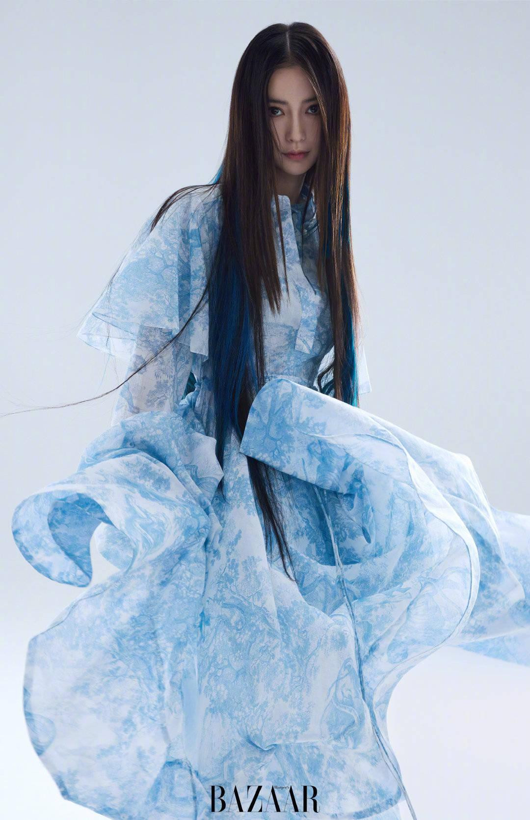 Nhiều lần, cư dân mạng tìm ra bằng chứng cho mối quan hệ nguội lạnh của cặp đôi. Huỳnh Hiểu Minh và Angela Baby hầu như không công khai kỉ niệm những dịp đặc biệt, không còn đăng ảnh đối phương như trước,...