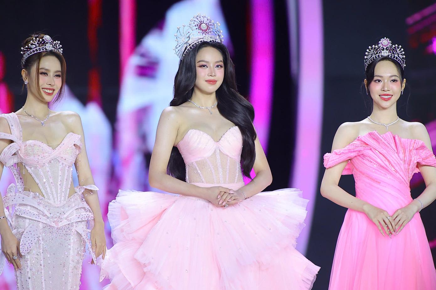 Cô cũng cảm ơn khán giả vì luôn quan tâm, thấu hiểu và bao dung. Nhờ có khán giả mà cô luôn nỗ lực nhiều hơn để hoàn thiện mình.