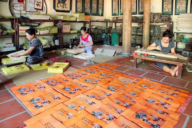 Tranh và nghề làm tranh dân gian Đông Hồ đứng trước nguy cơ mai một. Tranh và nghề làm tranh dân gian Đông Hồ đứng trước nguy cơ mai một.