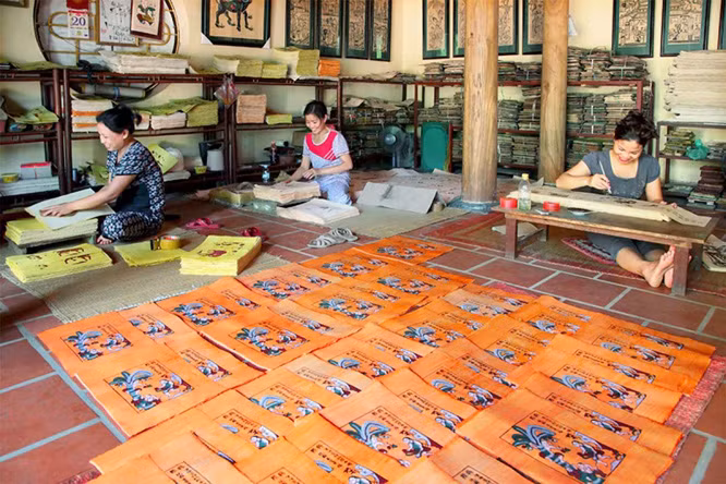 Tranh và nghề làm tranh dân gian Đông Hồ đứng trước nguy cơ mai một.