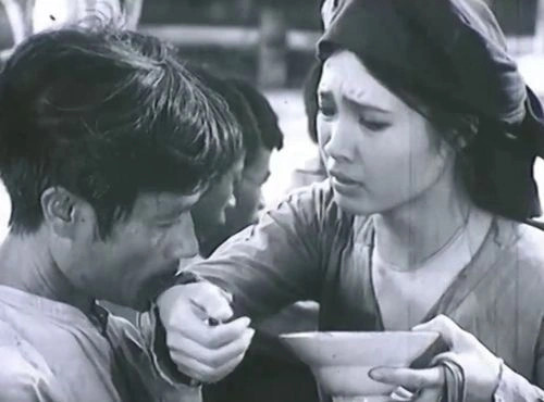 Một số cảnh quay của nghệ sĩ Anh Thái trong phim Chị Dậu. Một số cảnh quay của nghệ sĩ Anh Thái trong phim Chị Dậu.