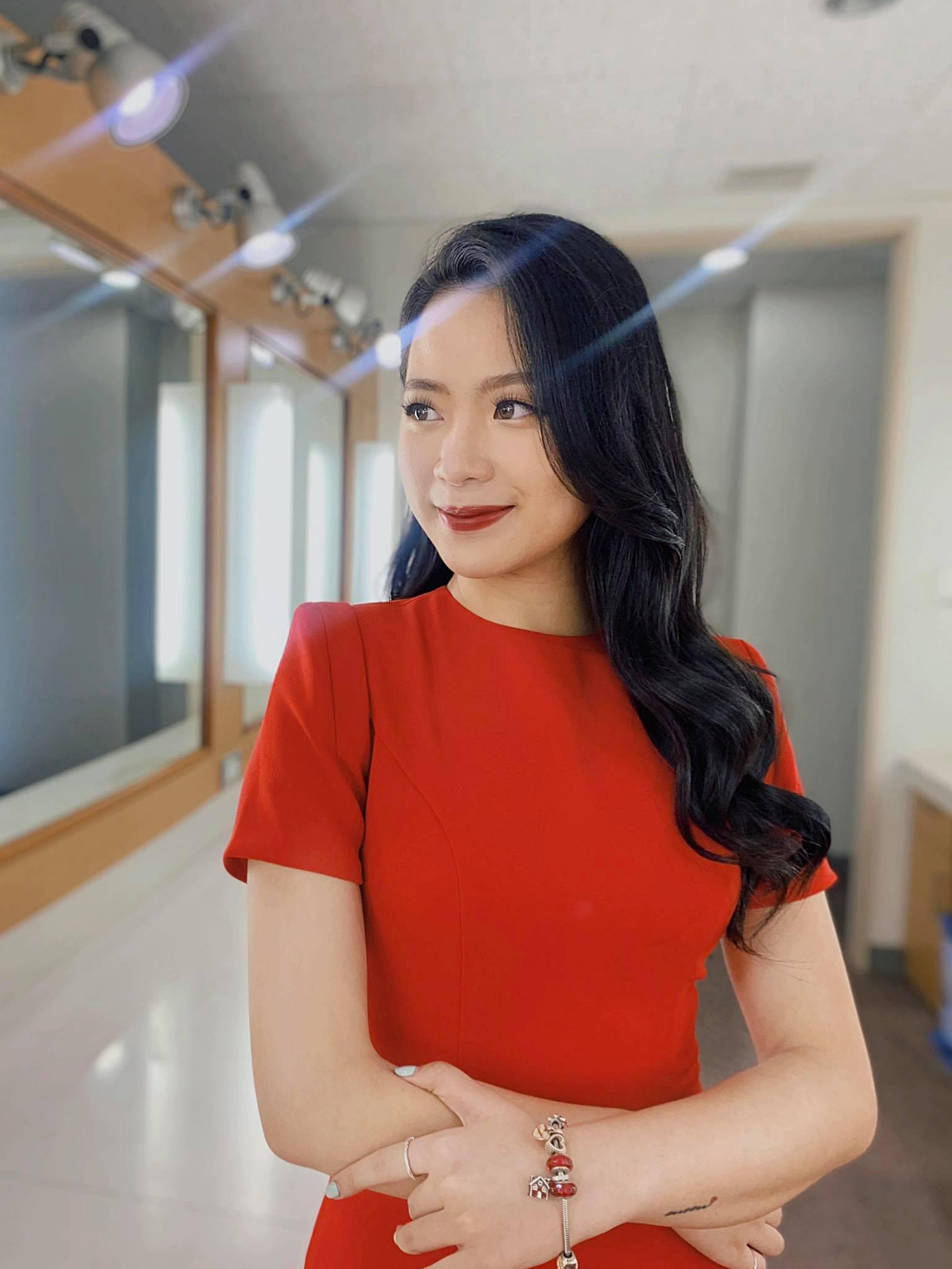 MC sinh năm 1999 chia sẻ hình ảnh trước giờ ghi hình MC sinh năm 1999 chia sẻ hình ảnh trước giờ ghi hình