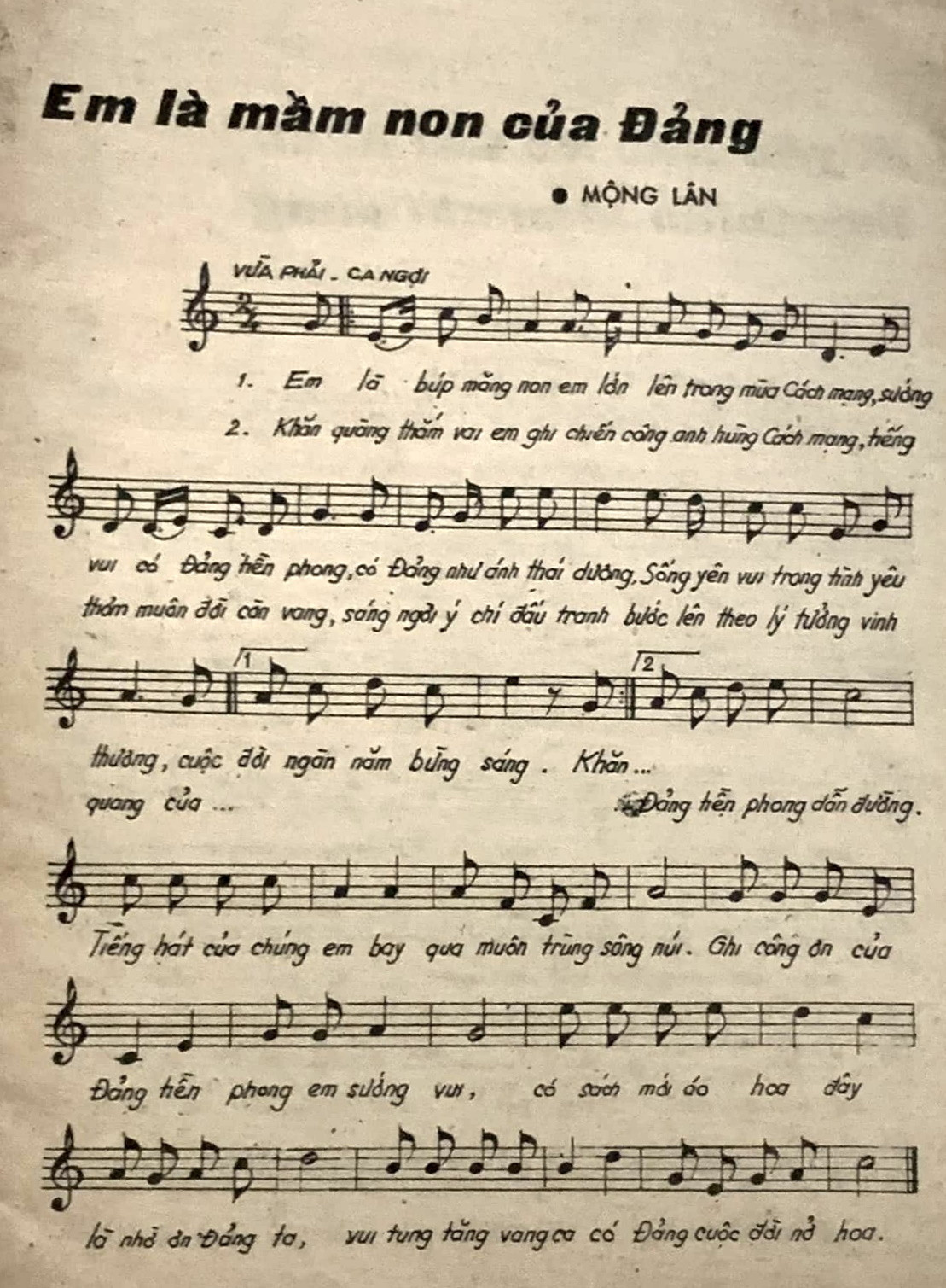 Ca khúc được nhạc sĩ Mộng Lân sáng tác năm 1958.