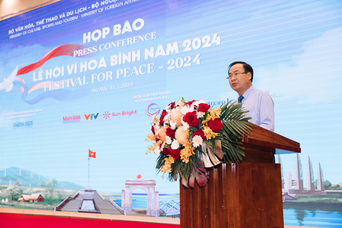 Ông Võ Văn Hưng - Chủ tịch UBND tỉnh Quảng Trị - khẳng định Quảng Trị đã hồi sinh và vươn mình lớn dậy, khởi sắc trên tro tàn đổ nát của chiến tranh.