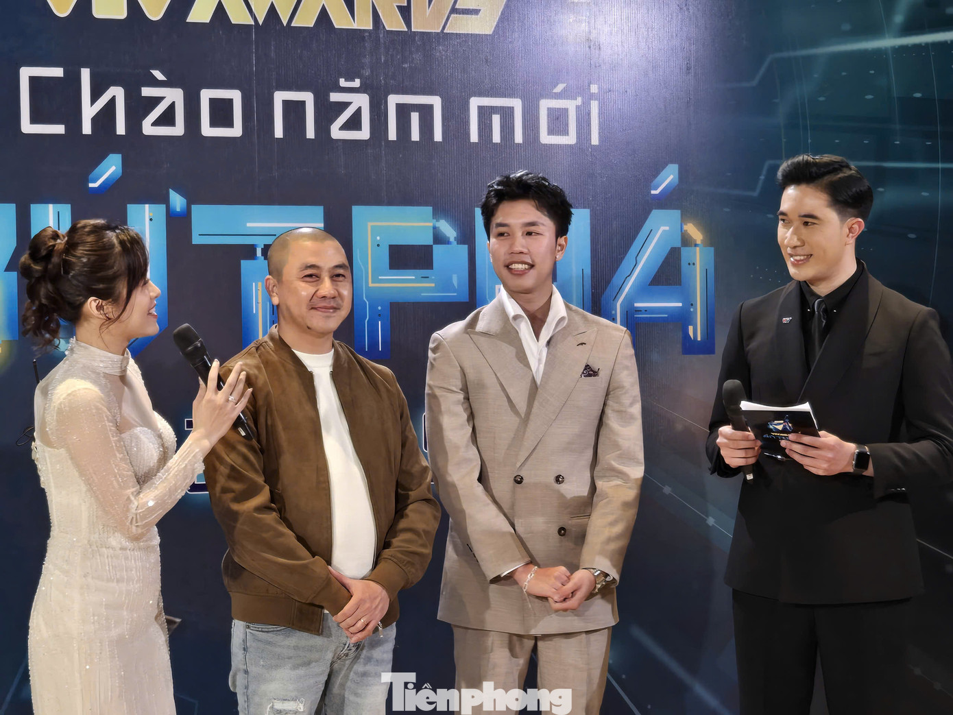 Diễn viên Long Vũ, đạo diễn Đỗ Thanh Sơn phim Đi giữa trời rực rỡ.