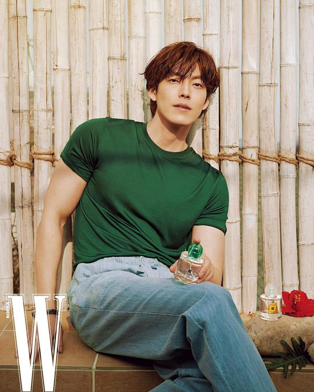 Kim Woo Bin hiện tại đang bận rộn với những dự án cá nhân: anh chăm chỉ xuất hiện trên bìa tạp chí, quay TVC quảng cáo,...