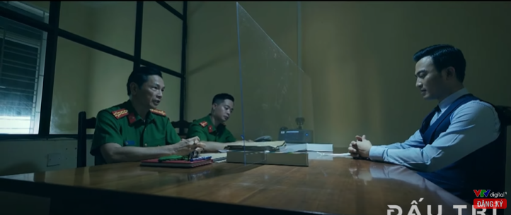 Đích thân đại tá Giang lấy lời khai của Tuấn. Đích thân đại tá Giang lấy lời khai của Tuấn.