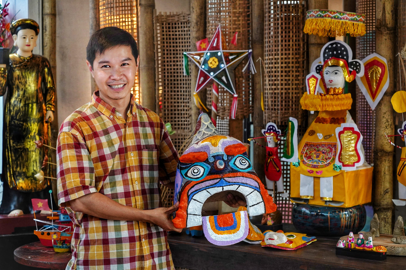 Phường Bách Nghệ - Trung tâm Nghiên cứu, Phát triển và Ứng dụng sản phẩm làng nghề Việt (Hà Đông, Hà Nội) được sáng lập tháng 6. Đây là tâm huyết của anh Ngô Quý Đức sau gần 20 năm nghiên cứu về các làng nghề thủ công truyền thống của Việt Nam.