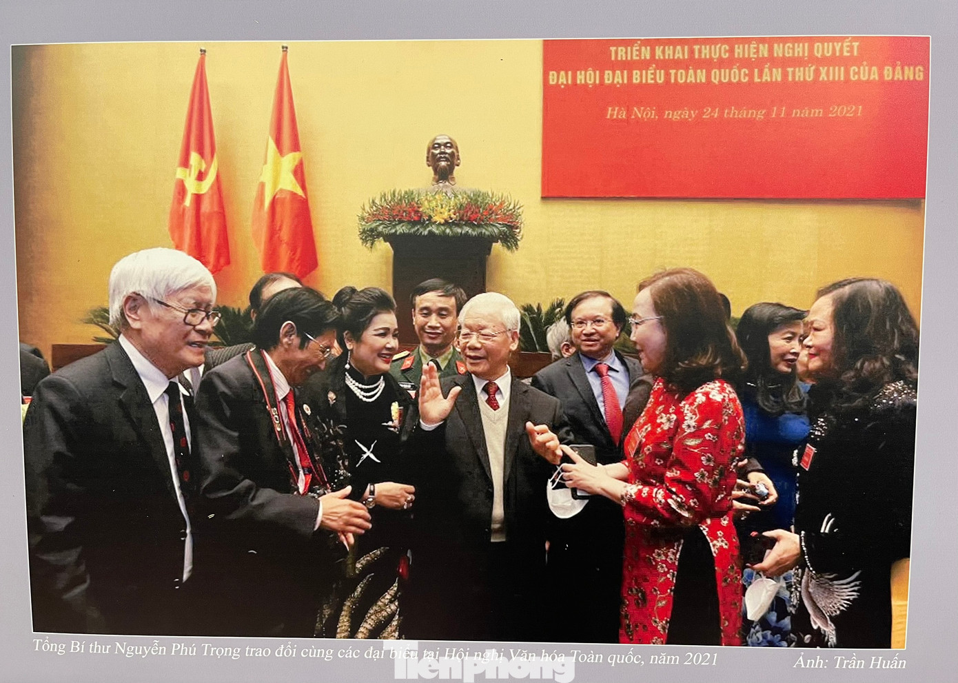 Tổng Bí thư Nguyễn Phú Trọng trao đổi cùng các đại biểu tại Hội nghị Văn hóa toàn quốc năm 2021.