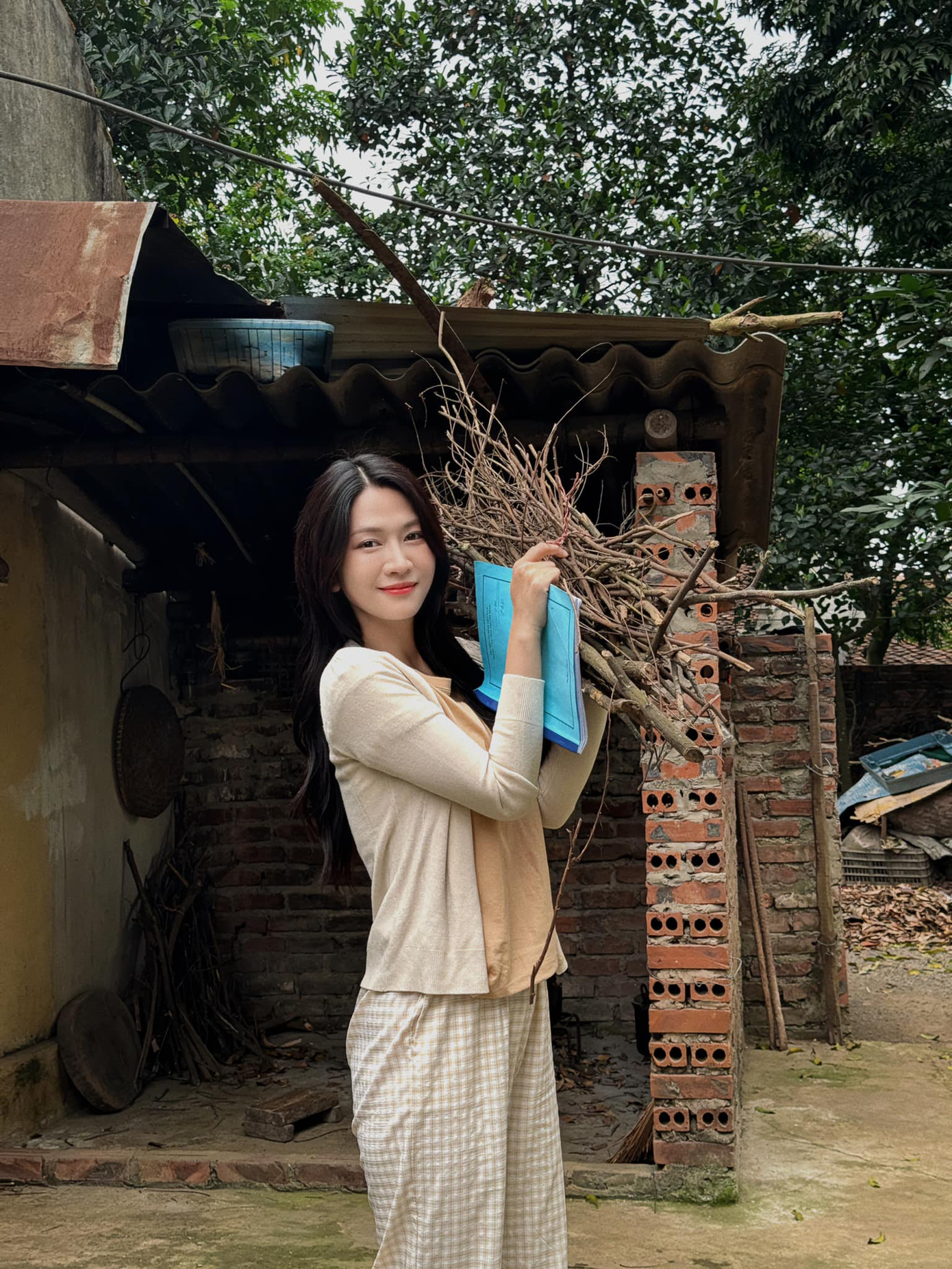 Hậu trường phim Lỡ hẹn với ngày xanh. Hậu trường phim Lỡ hẹn với ngày xanh.