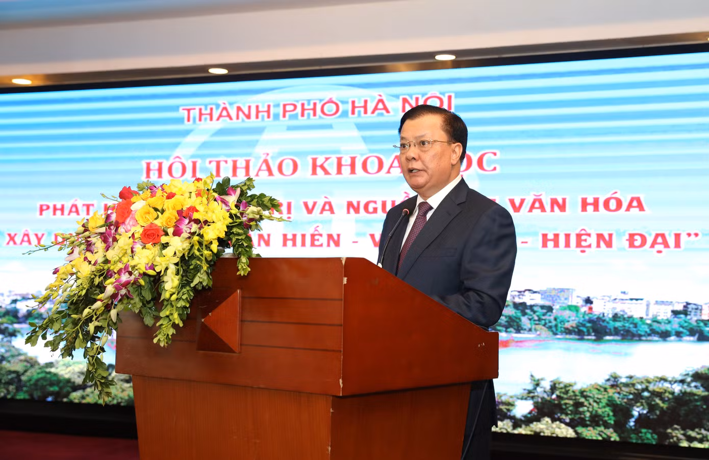 Bí thư Thành ủy Hà Nội Đinh Tiến Dũng phát biểu khai mạc hội thảo. Ảnh: MINH AN.