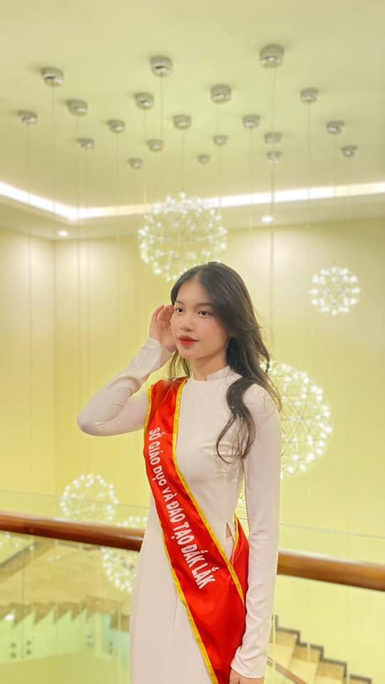 Tuy không phải diễn viên chuyên nghiệp hay được đào tạo qua trường lớp diễn xuất nhưng Sharon Arul khiến khán giả bất ngờ khi thực hiện được những cảnh hành động khó. Thần thái lạnh lùng, tác phong dứt khoát của Sharon Arul khi vào vai nữ trinh sát gây ấn tượng với người xem. Tuy không phải diễn viên chuyên nghiệp hay được đào tạo qua trường lớp diễn xuất nhưng Sharon Arul khiến khán giả bất ngờ khi thực hiện được những cảnh hành động khó. Thần thái lạnh lùng, tác phong dứt khoát của Sharon Arul khi vào vai nữ trinh sát gây ấn tượng với người xem.