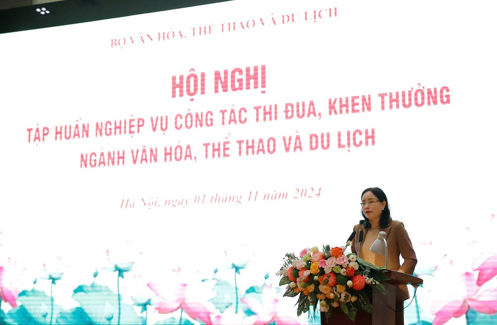 Thứ trưởng Bộ VHTTDL Trịnh Thị Thủy phát biểu khai mạc hội nghị. Ảnh: Xuân Trường.