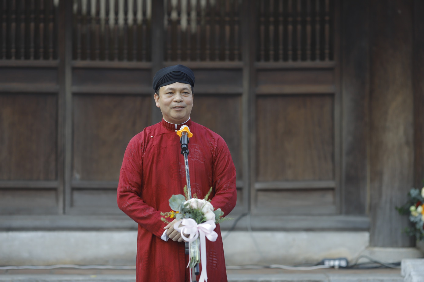 Nhân dịp kỷ niệm 70 năm Ngày Giải phóng Thủ đô (10/10/1954-10/10/2024), chiều 31/8, Trung tâm Hoạt động Văn hóa khoa học Văn Miếu - Quốc Tử Giám khai mạc triển lãm thư pháp quốc ngữ Nghiên bút còn thơm. Ông Lê Xuân Kiêu - Giám đốc trung tâm - khẳng định những tác phẩm thư pháp được trưng bày không chỉ mang vẻ đẹp truyền thống và đánh thức mỹ cảm hiện đại mà còn nâng cao nhận thức, hướng công chúng tới sự nhìn nhận, đánh giá cao hơn về vai trò, giá trị của thư pháp quốc ngữ trong bối cảnh hiện đại. Nhân dịp kỷ niệm 70 năm Ngày Giải phóng Thủ đô (10/10/1954-10/10/2024), chiều 31/8, Trung tâm Hoạt động Văn hóa khoa học Văn Miếu - Quốc Tử Giám khai mạc triển lãm thư pháp quốc ngữ Nghiên bút còn thơm. Ông Lê Xuân Kiêu - Giám đốc trung tâm - khẳng định những tác phẩm thư pháp được trưng bày không chỉ mang vẻ đẹp truyền thống và đánh thức mỹ cảm hiện đại mà còn nâng cao nhận thức, hướng công chúng tới sự nhìn nhận, đánh giá cao hơn về vai trò, giá trị của thư pháp quốc ngữ trong bối cảnh hiện đại.