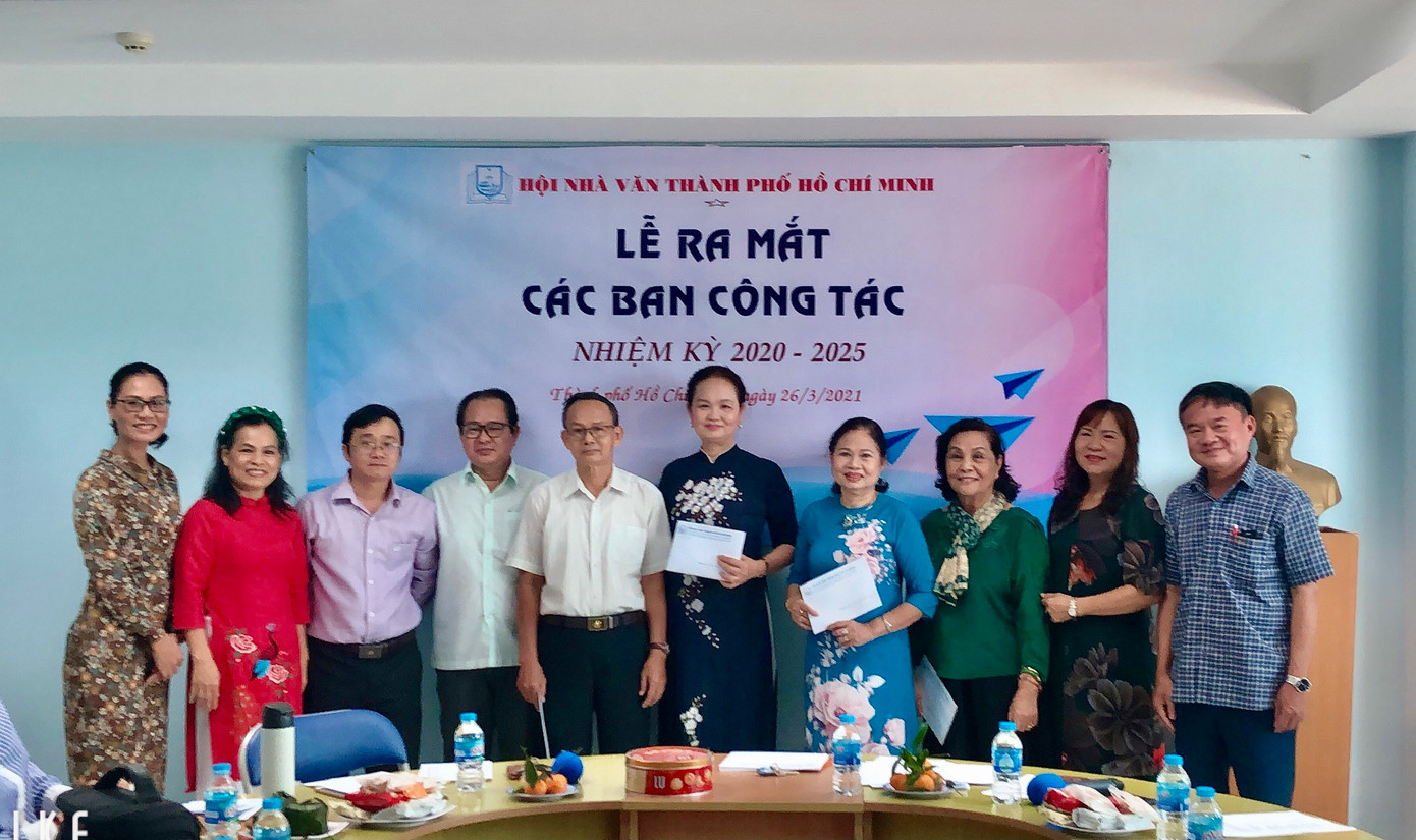 Hội Nhà văn TP.HCM sẽ công khai các thông tin cần thiết xoay quanh vụ việc. Hội Nhà văn TP.HCM sẽ công khai các thông tin cần thiết xoay quanh vụ việc.