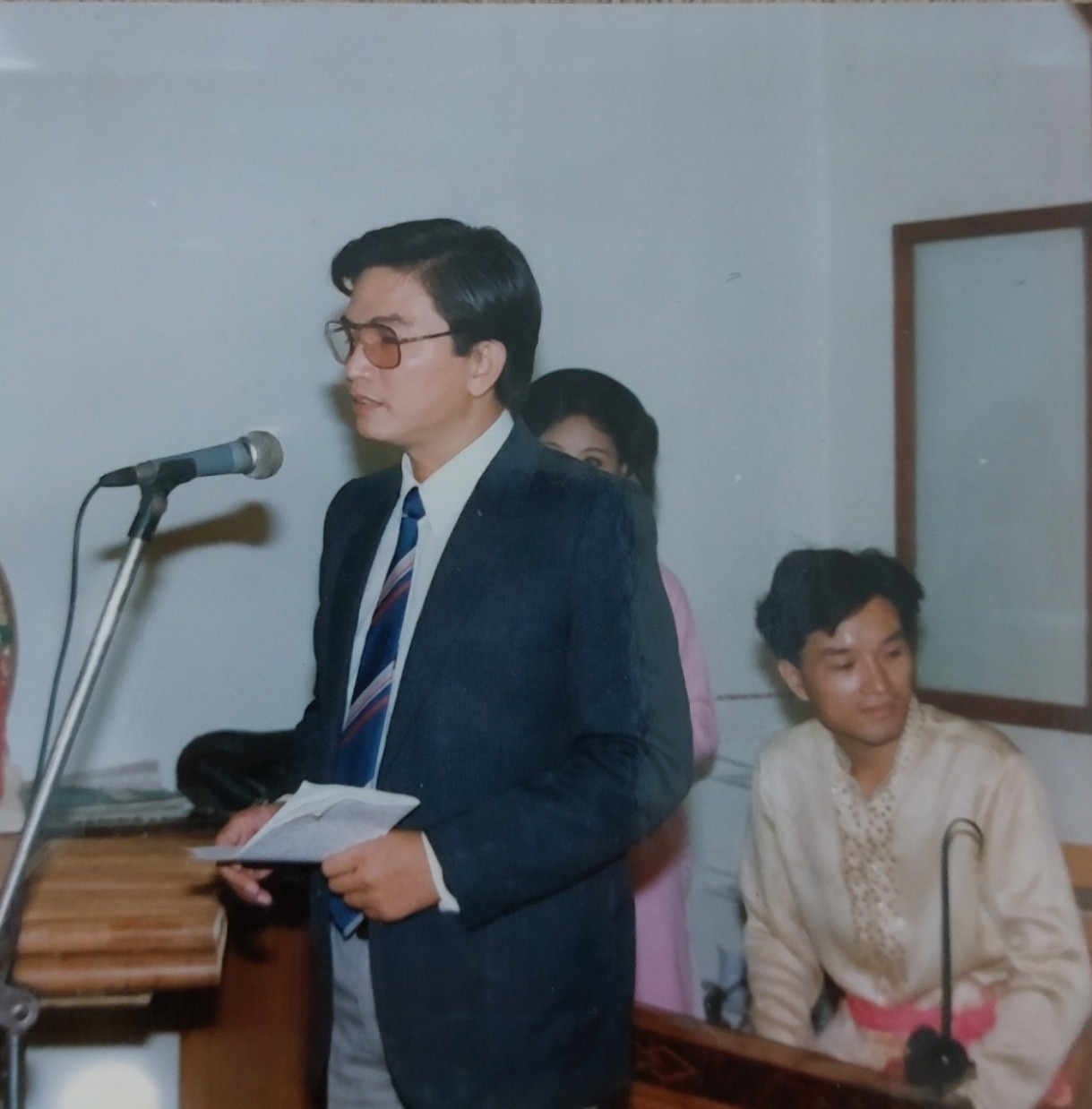 NSƯT Minh Trí nghỉ hưu từ năm 2005. Ông giữ thói quen cùng con gái trao đổi về các chương trình truyền hình. NSƯT Minh Trí nghỉ hưu từ năm 2005. Ông giữ thói quen cùng con gái trao đổi về các chương trình truyền hình.