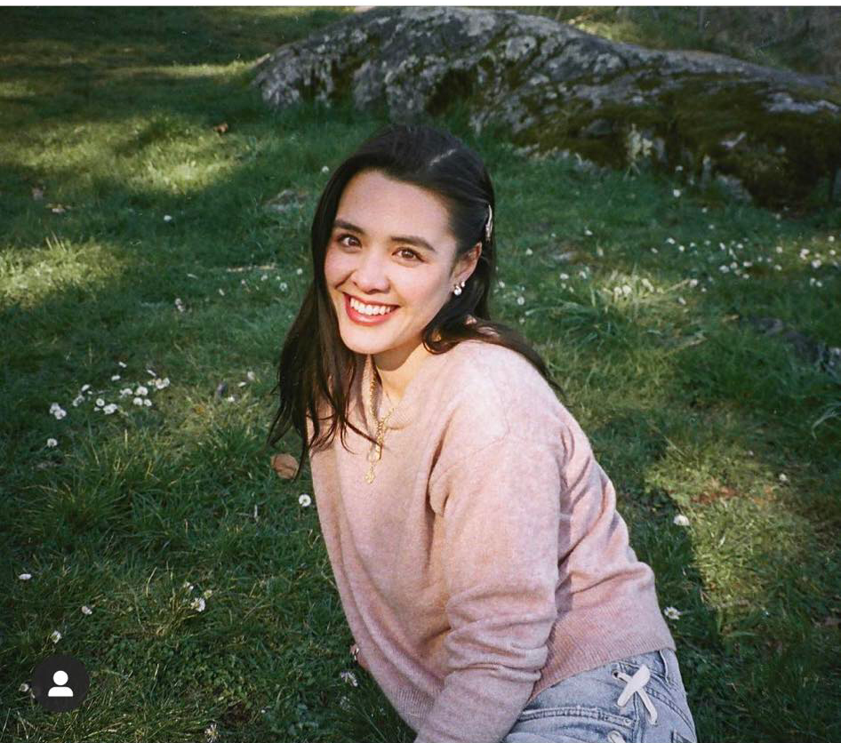 Con gái của Chung Lệ Đề được đánh giá là có vẻ đẹp đặc biệt và phong cách tự tin, lôi cuốn. Nếu tham dự Hoa hậu quốc tế Trung Hoa, Yasmine Ross sẽ là một đối thủ &quot;đáng gờm&quot; cạnh tranh với Tống Uyển Dĩnh - người đẹp vừa giành ngôi vị Hoa hậu Hồng Kông vào tháng 8 vừa qua.