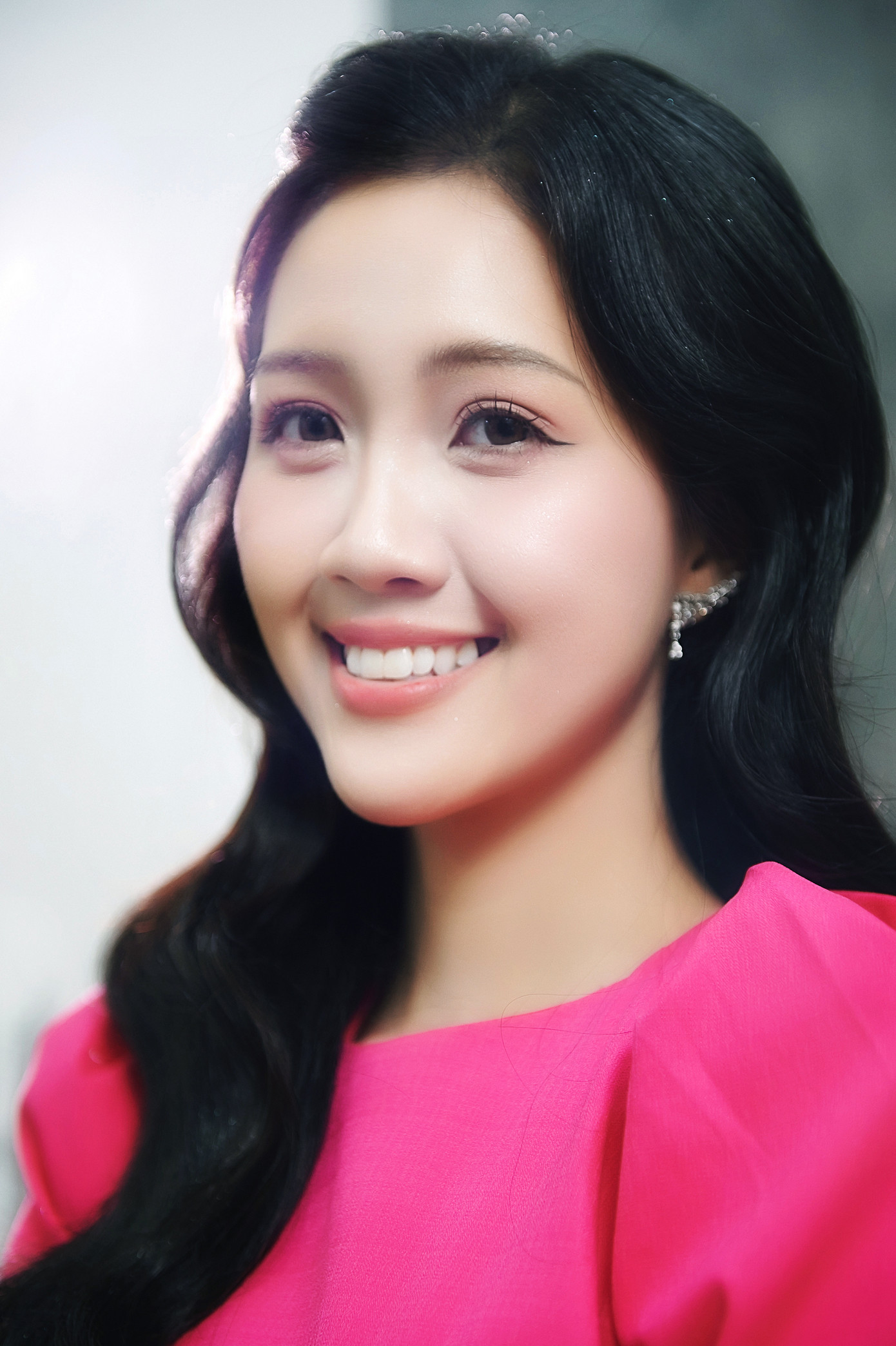 Trước đêm chung kết, Mỹ Vân nói thí sinh nào cũng xứng đáng đăng quang. Nếu đăng quang Hoa hậu Việt Nam 2024, cô khẳng định muốn lan tỏa những điều tích cực, nỗ lực cống hiến cho cộng đồng. Người mà Mỹ Vân muốn nắm tay khi lọt vào top 2 là Nguyễn Mai Phương - Hoa khôi Đại học Dược.