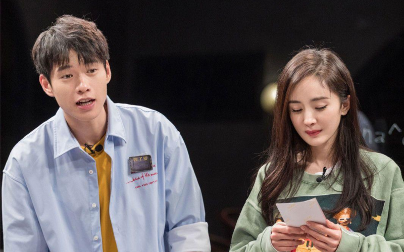 Cặp đôi chị em thân thiết khi xuất hiện trong các sự kiện. Cặp đôi chị em thân thiết khi xuất hiện trong các sự kiện.