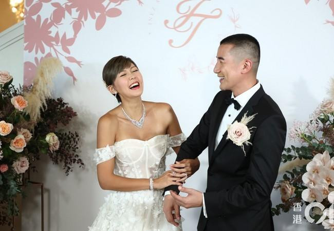 Hôn lễ hạnh phúc của cặp đôi nổi tiếng Hôn lễ hạnh phúc của cặp đôi nổi tiếng