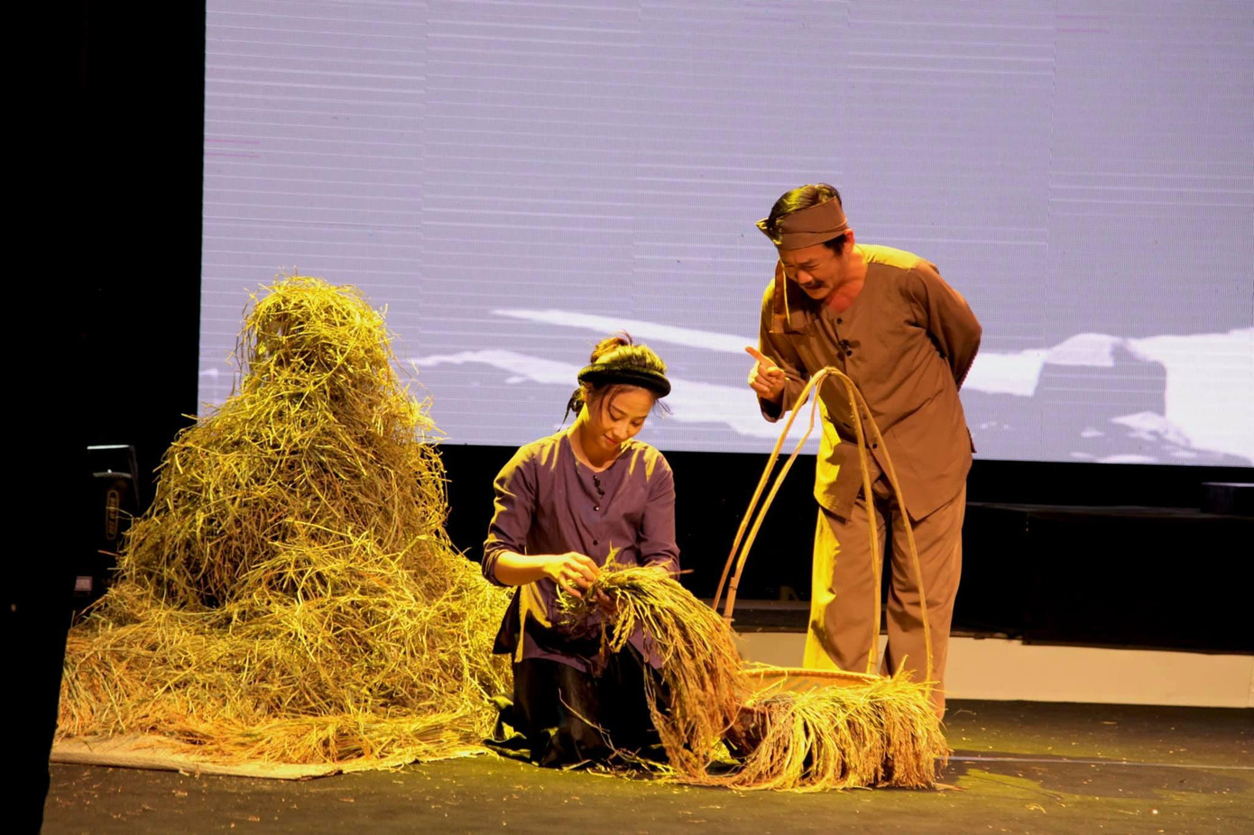 Diễn viên Hải Ly trên sân khấu Nhà hát Kịch Việt Nam.