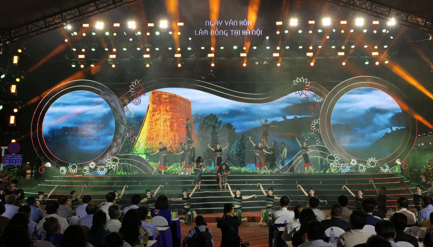 Ngày văn hóa Lâm Đồng tại Hà Nội khai mạc vào tháng 5. Ngày văn hóa Lâm Đồng tại Hà Nội khai mạc vào tháng 5.