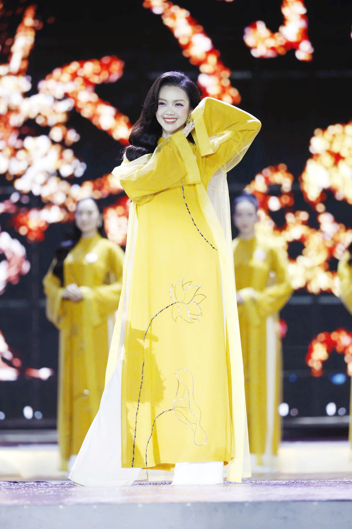 Thí sinh Nguyễn Hoàng Mỹ Vân đến từ TPHCM. Mỹ Vân là MC song ngữ, có khả năng đàn, hát.