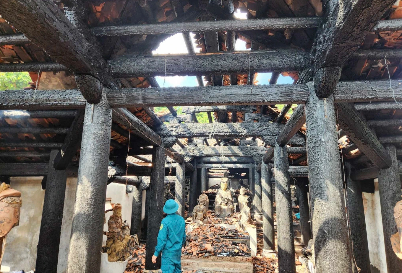 Hiện trường vụ cháy chùa Xuân Lũng ở xã Xuân Lũng, huyện Lâm Thao, tỉnh Phú Thọ.