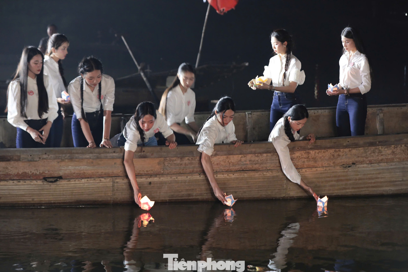 Thí sinh Phạm Thùy Dương bày tỏ cô như được sống trong quá khứ hào hùng của dân tộc khi đặt chân tới những địa danh lịch sử của Quảng Trị. "Tôi tự hào với bề dày lịch sử của dân tộc, tự hào với sự kiên cường, bất khuất, cống hiến của các anh hùng liệt sĩ. Thả đèn trên dòng sông Thạch Hãn không chỉ là nghi thức tưởng nhớ, mà còn là lời nguyện cầu cho hòa bình và phát triển. "Trong khoảnh khắc ấy, em đã ước nguyện những điều tốt đẹp nhất cho đất nước và gia đình", Thùy Dương nói.