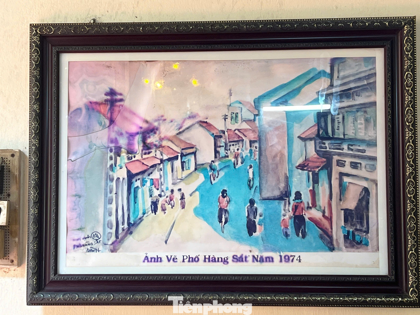 Ảnh phố Hàng Sắt thời xưa được treo tại đền Triều Châu. Ảnh phố Hàng Sắt thời xưa được treo tại đền Triều Châu.